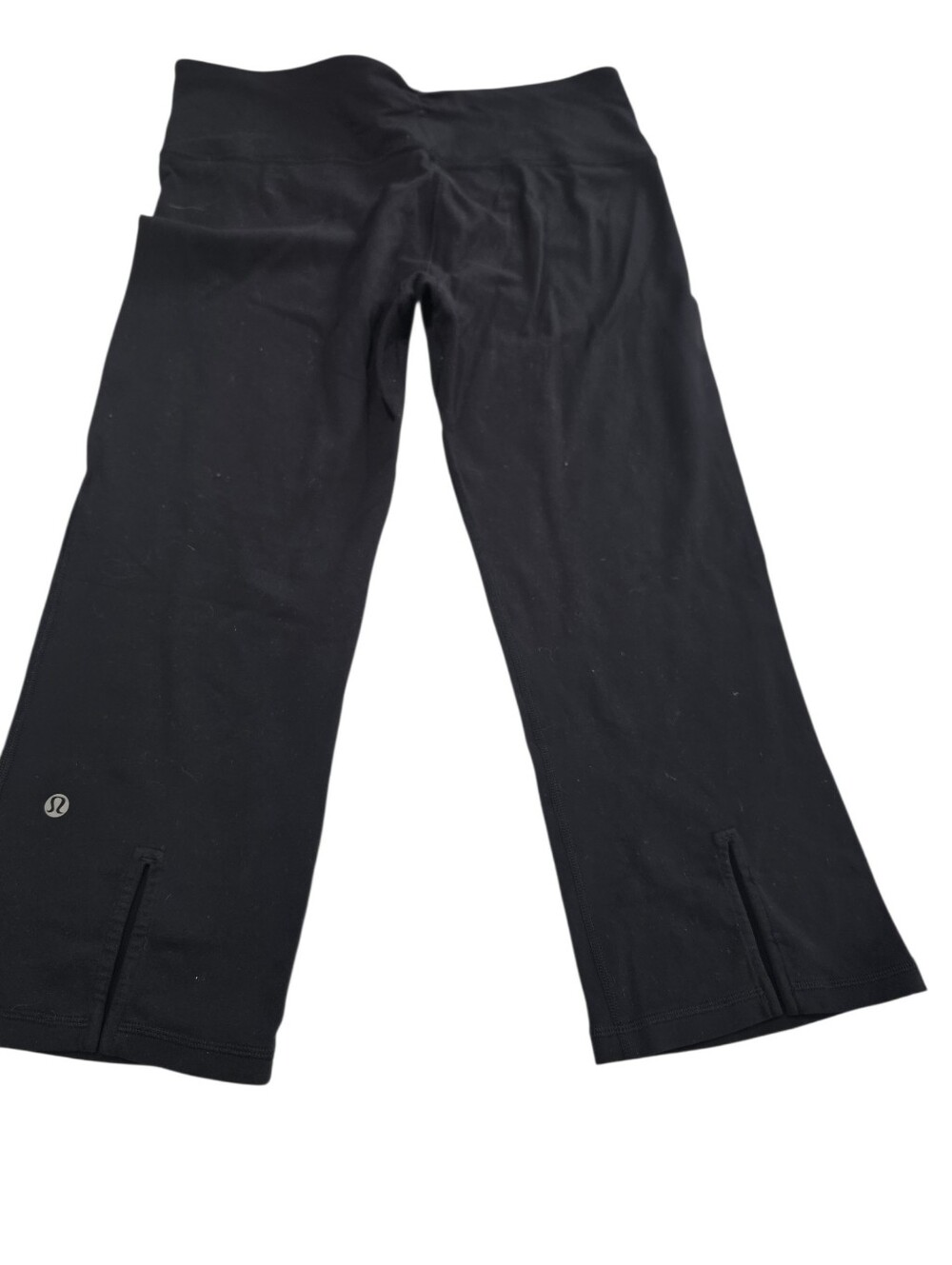 Lululemon cropped leggings in black W/ankle slits Sz 10 Yoga Like New